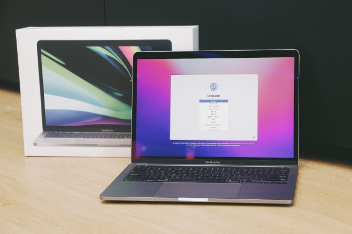 MacBook Pro M2 có thiết kế không đổi